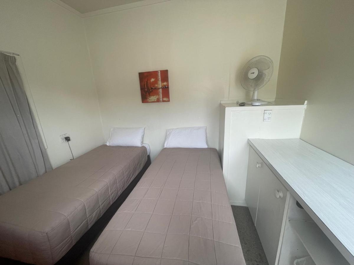 تاوبو Camellia Court Family Motel المظهر الخارجي الصورة