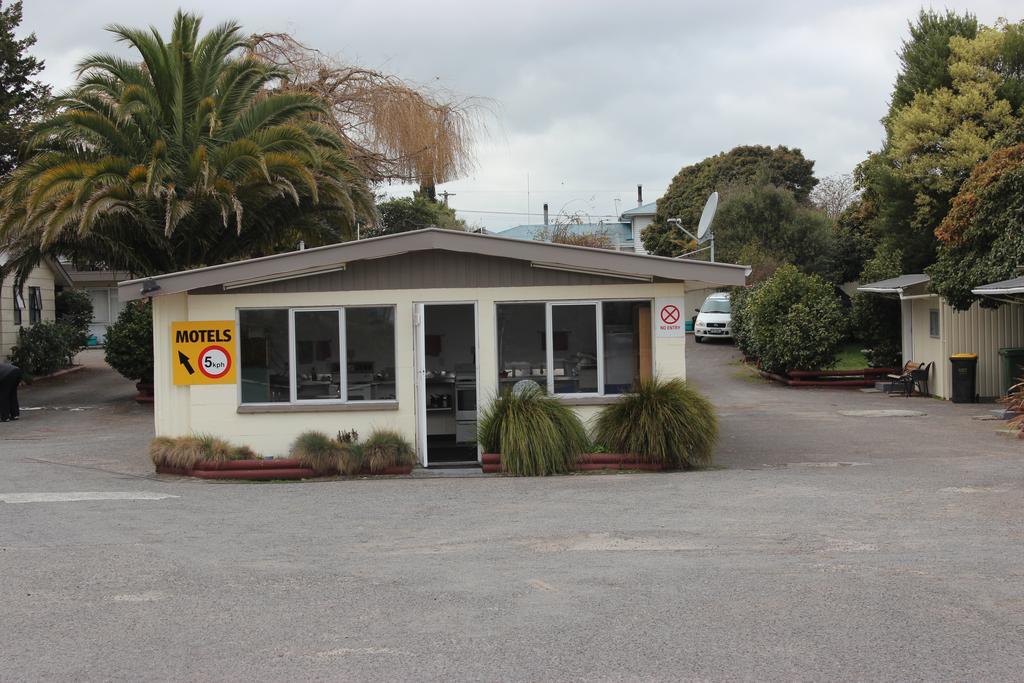 تاوبو Camellia Court Family Motel الغرفة الصورة