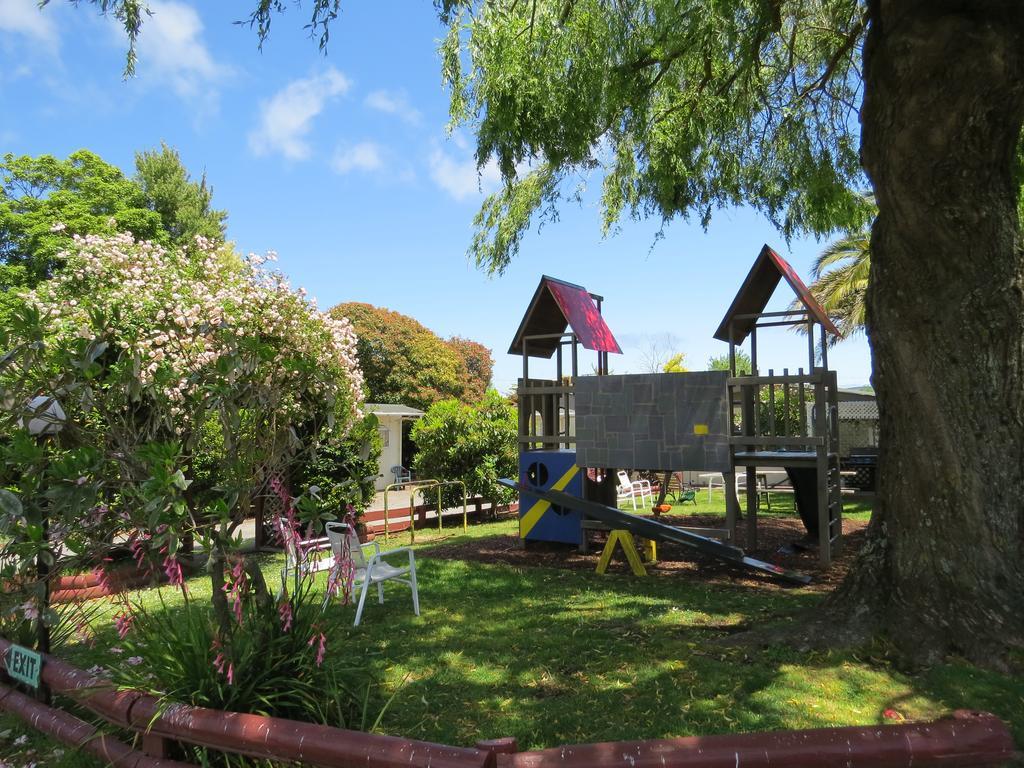 تاوبو Camellia Court Family Motel المظهر الخارجي الصورة