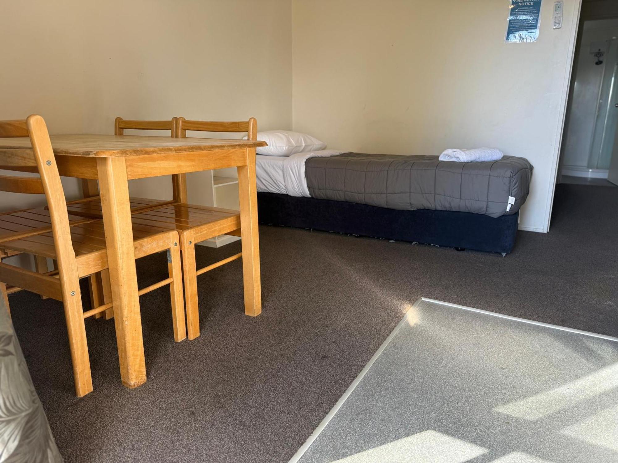 تاوبو Camellia Court Family Motel المظهر الخارجي الصورة