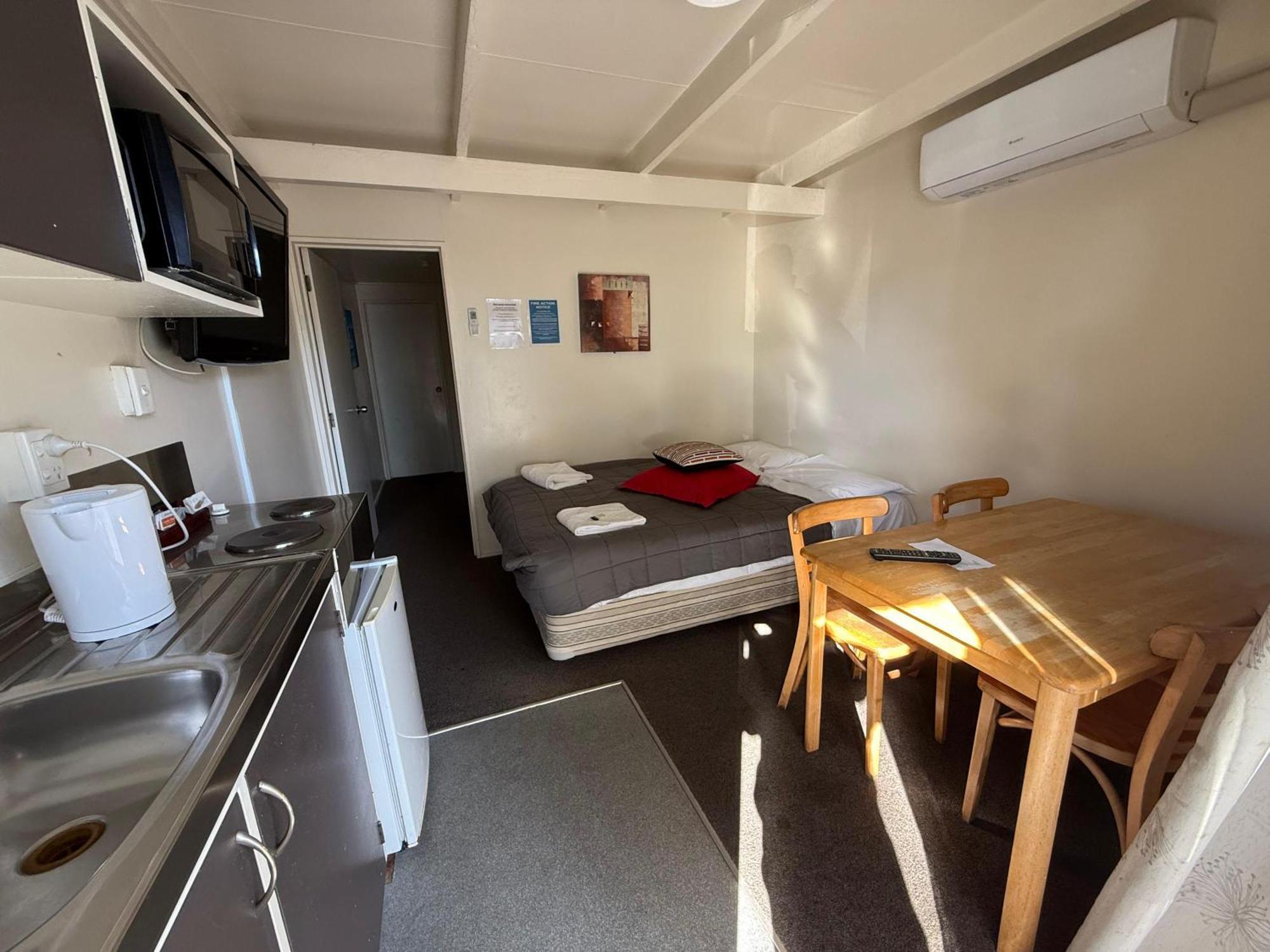 تاوبو Camellia Court Family Motel المظهر الخارجي الصورة