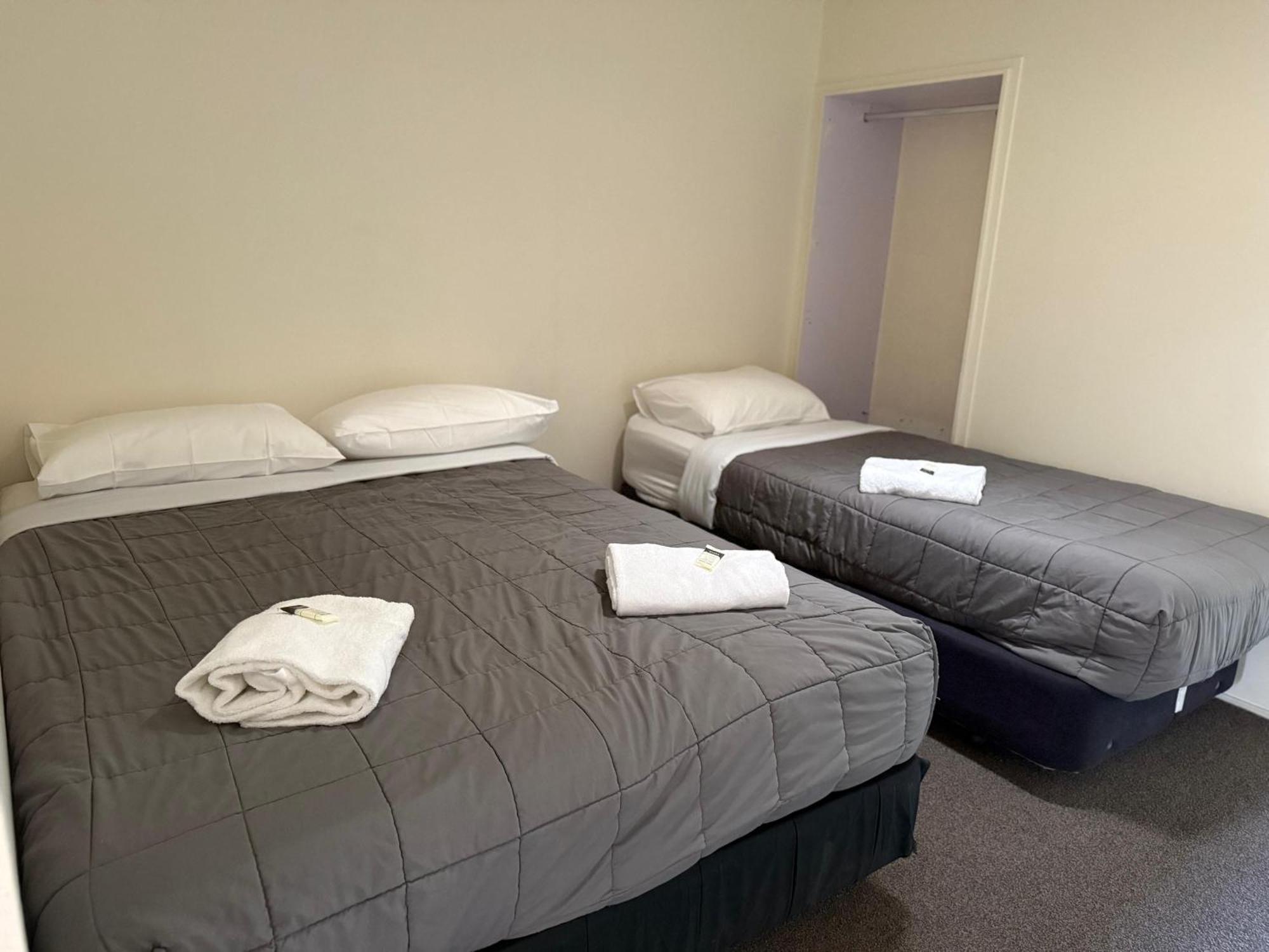 تاوبو Camellia Court Family Motel المظهر الخارجي الصورة