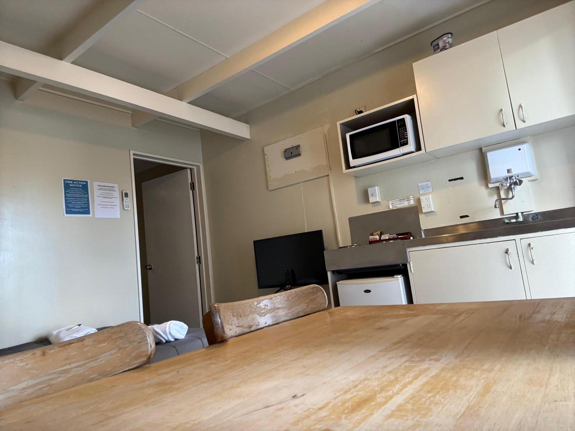 تاوبو Camellia Court Family Motel المظهر الخارجي الصورة