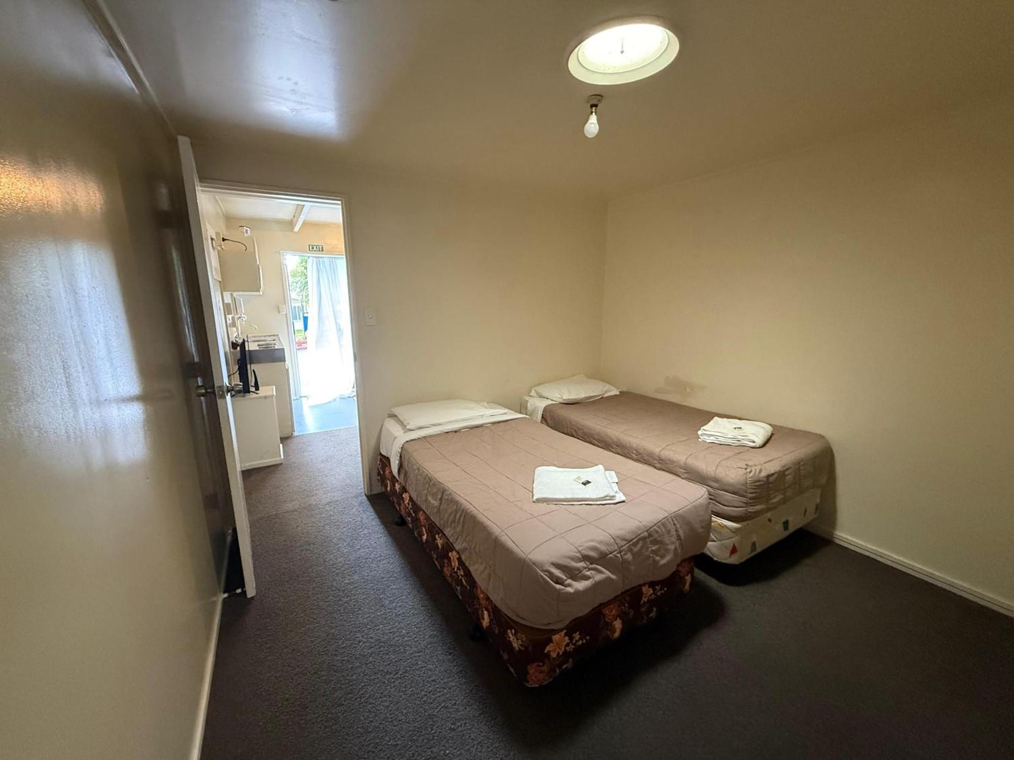 تاوبو Camellia Court Family Motel المظهر الخارجي الصورة