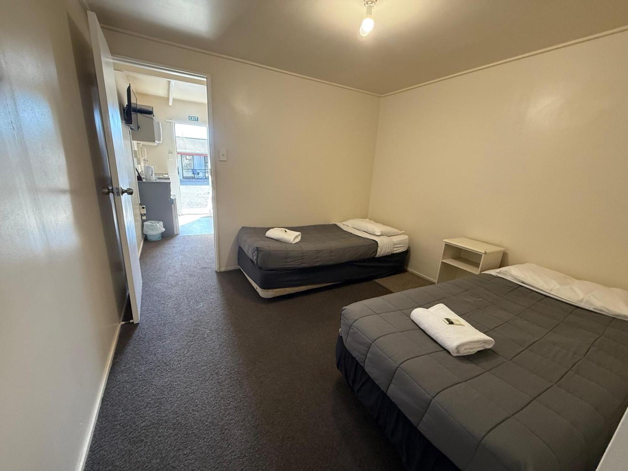 تاوبو Camellia Court Family Motel المظهر الخارجي الصورة