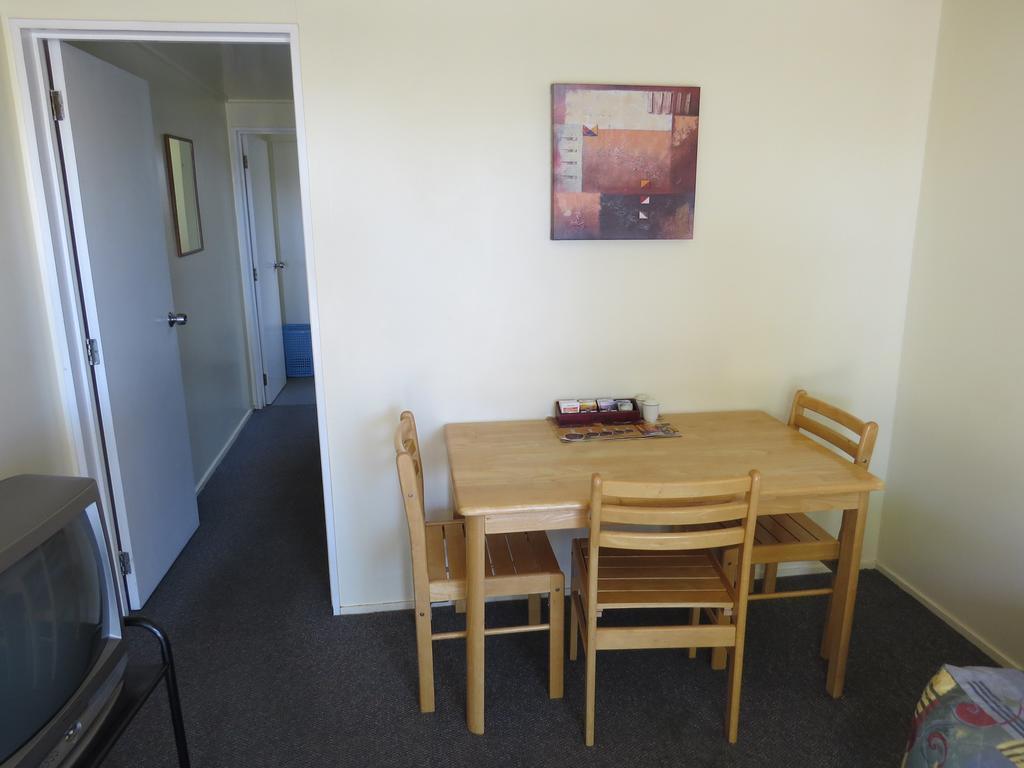 تاوبو Camellia Court Family Motel المظهر الخارجي الصورة