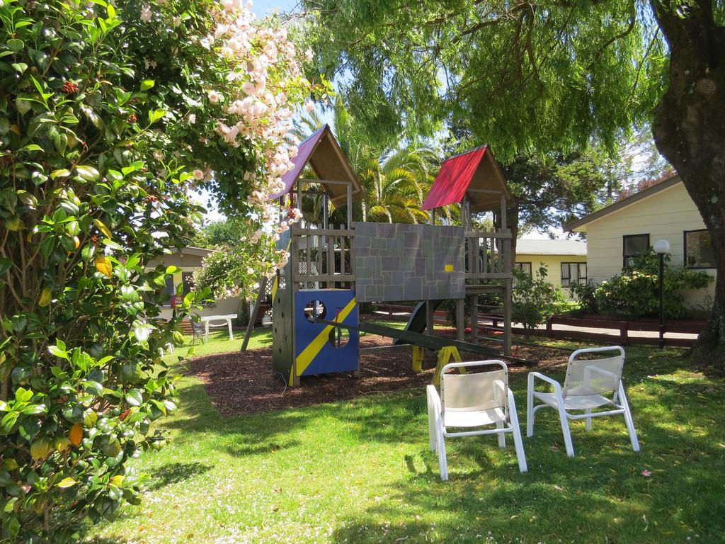تاوبو Camellia Court Family Motel المظهر الخارجي الصورة