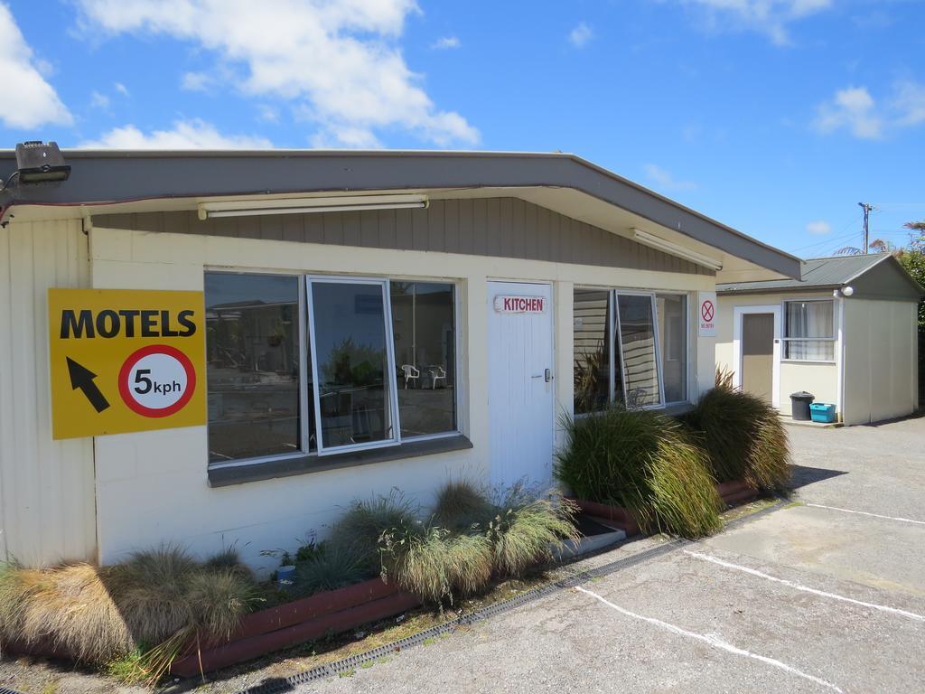 تاوبو Camellia Court Family Motel المظهر الخارجي الصورة