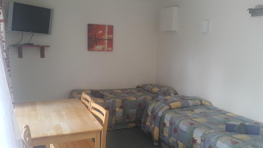 تاوبو Camellia Court Family Motel الغرفة الصورة