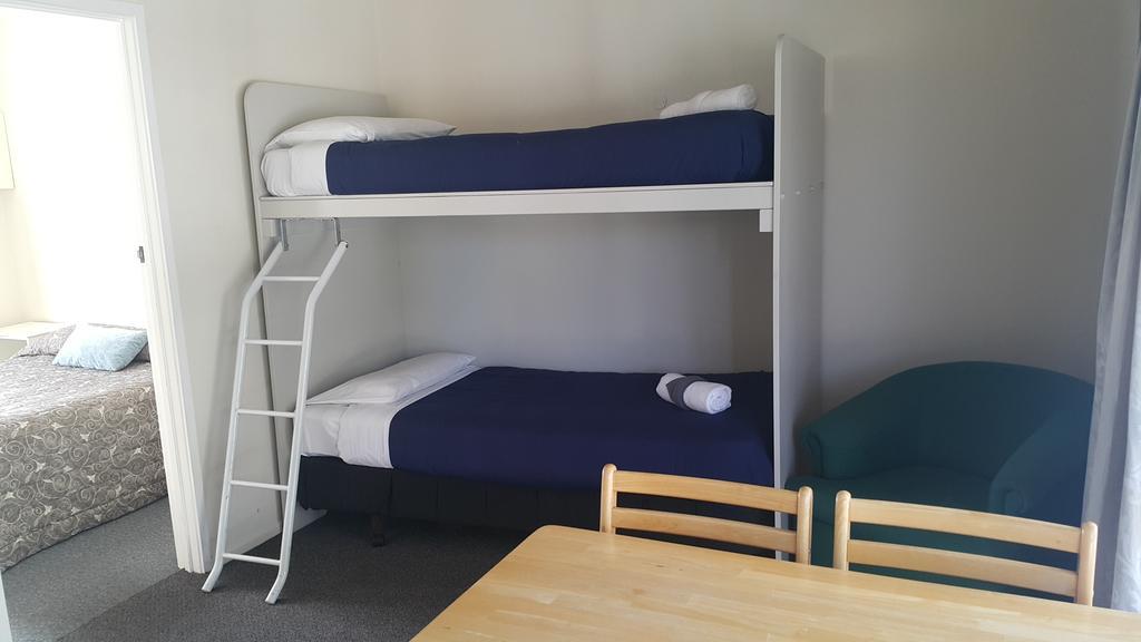 تاوبو Camellia Court Family Motel المظهر الخارجي الصورة