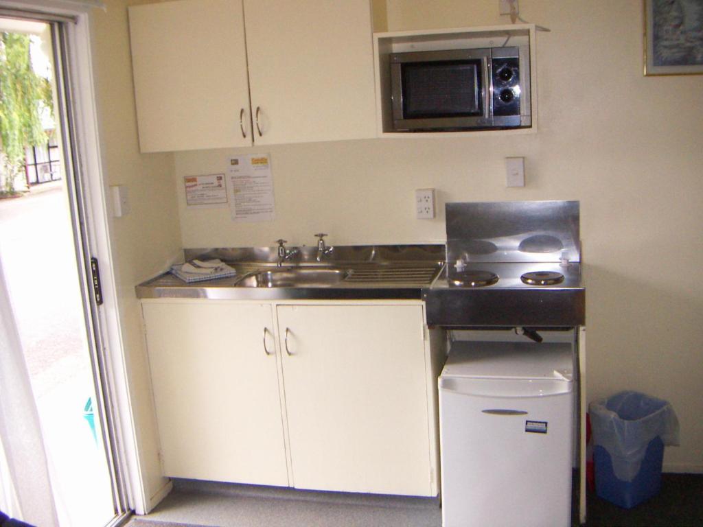تاوبو Camellia Court Family Motel الغرفة الصورة