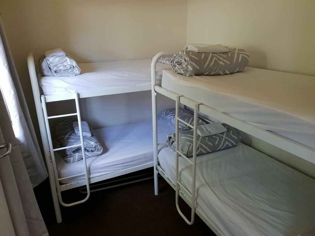 تاوبو Camellia Court Family Motel الغرفة الصورة