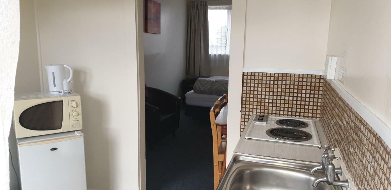 تاوبو Camellia Court Family Motel المظهر الخارجي الصورة