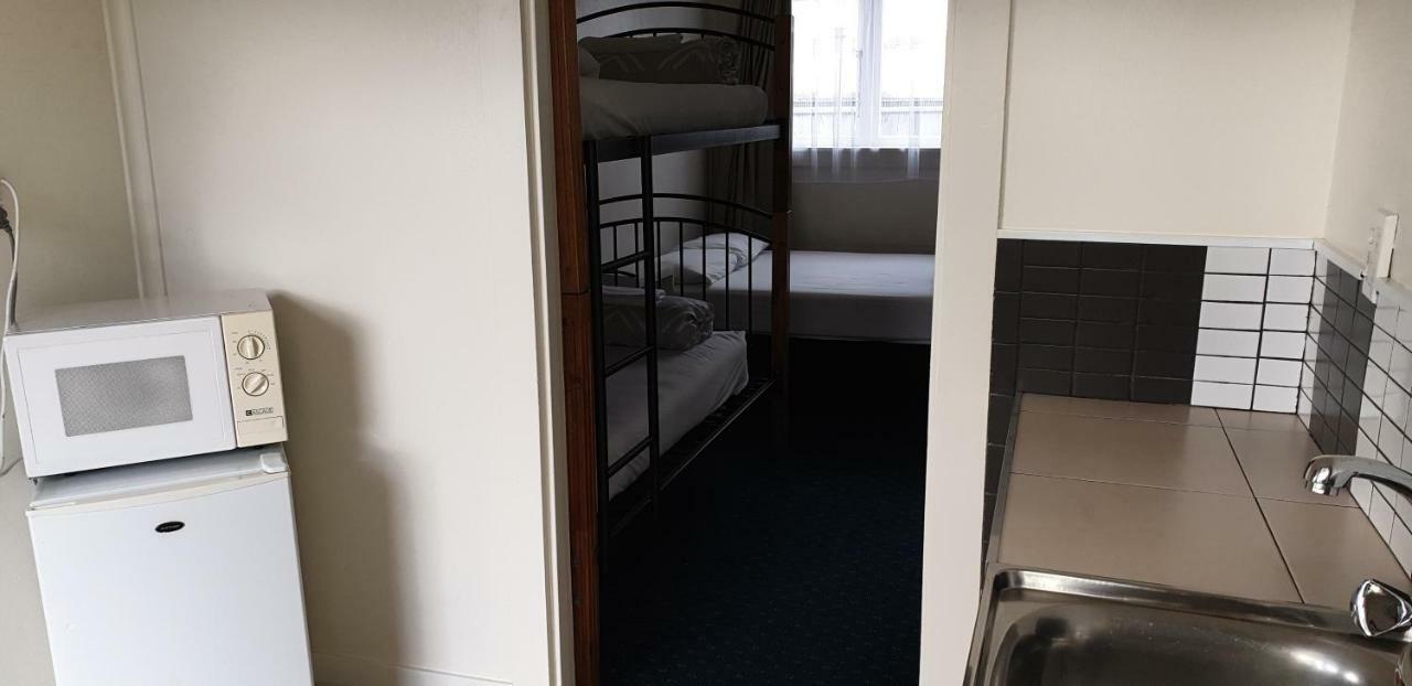 تاوبو Camellia Court Family Motel المظهر الخارجي الصورة