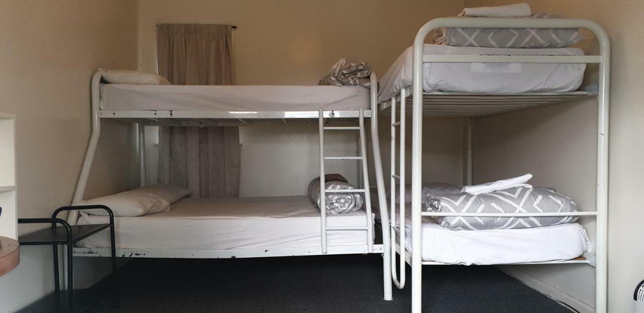 تاوبو Camellia Court Family Motel المظهر الخارجي الصورة