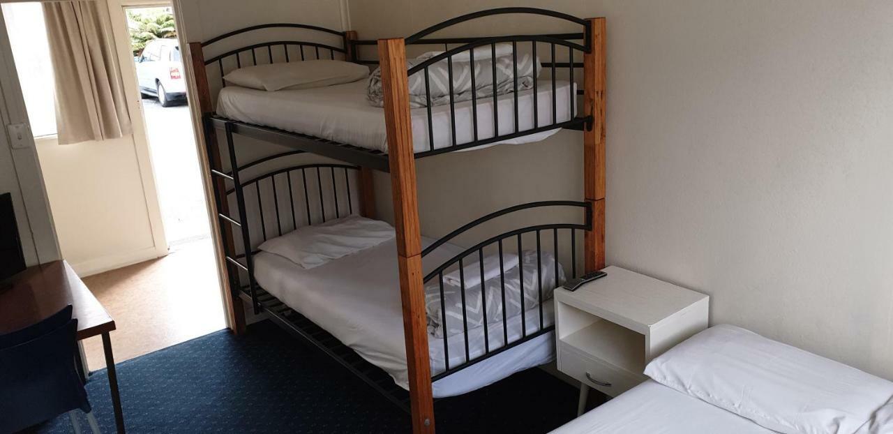 تاوبو Camellia Court Family Motel المظهر الخارجي الصورة