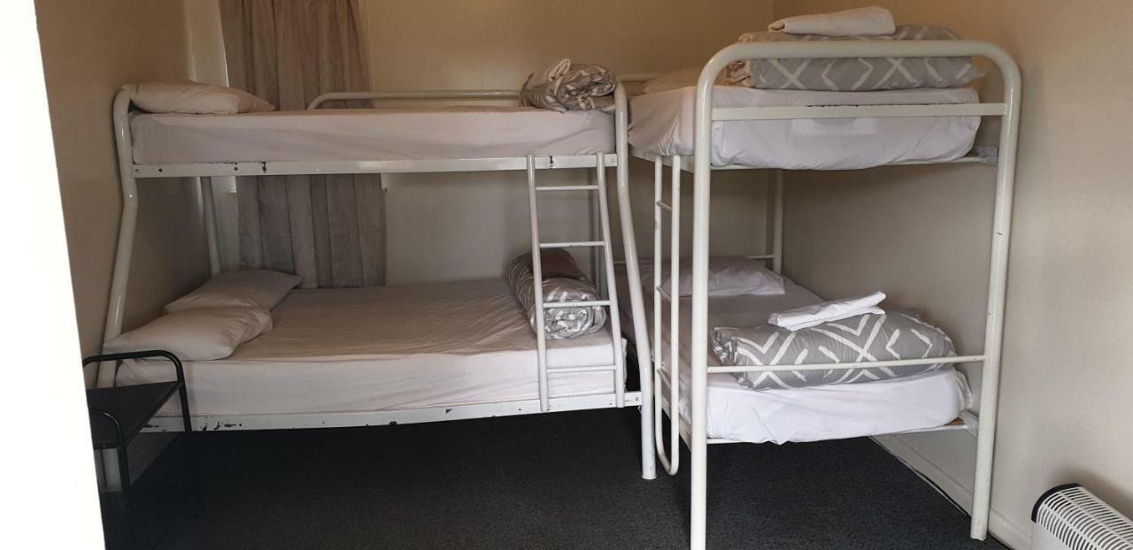 تاوبو Camellia Court Family Motel المظهر الخارجي الصورة