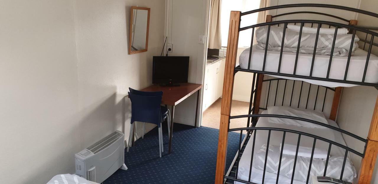 تاوبو Camellia Court Family Motel المظهر الخارجي الصورة